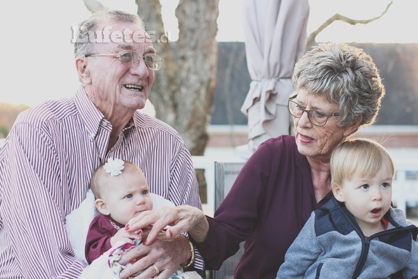 Como padre o madre a cargo del menor no podrás negarte a que el niño tenga una relación con el progenitor que tiene el derecho a relación directa y regular con su hijo, ni con los abuelos.