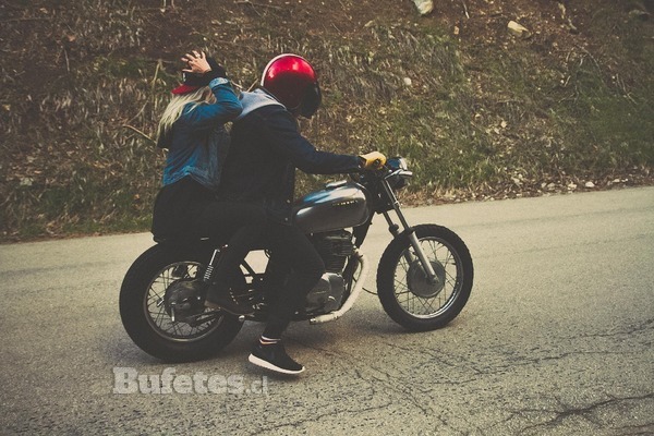 Ley de Tránsito: ¿Se prohibirá la venta de combustible a motoristas sin casco?