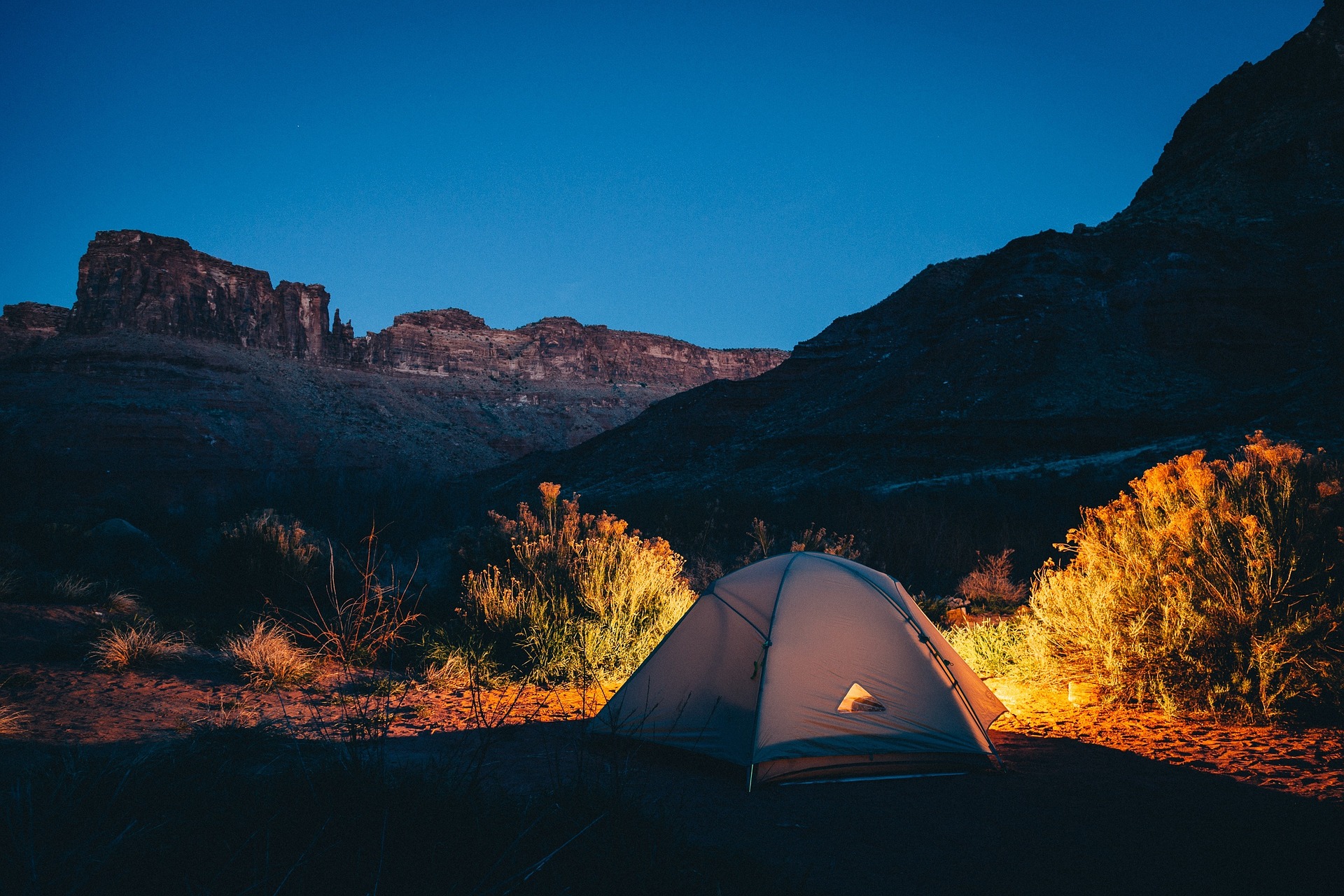 tent-1208201-1920.jpg